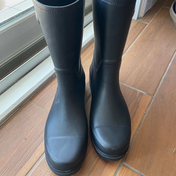 Tory Burch rain boots, never worn. - Picture 2 of 2